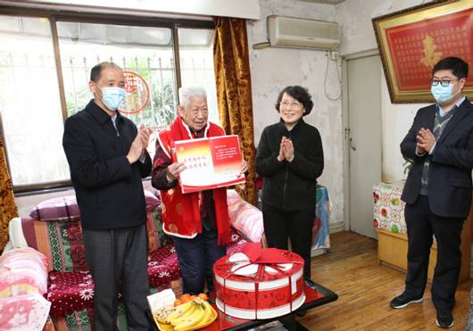 https://news-ecust-edu-cn-s.sslvpn.ecust.edu.cn:8118/_upload/article/images/ea/69/6a4905cb4f8c8023337814f8e6ce/7fc02113-fccf-4c34-a396-15899b2fd5ac.jpg